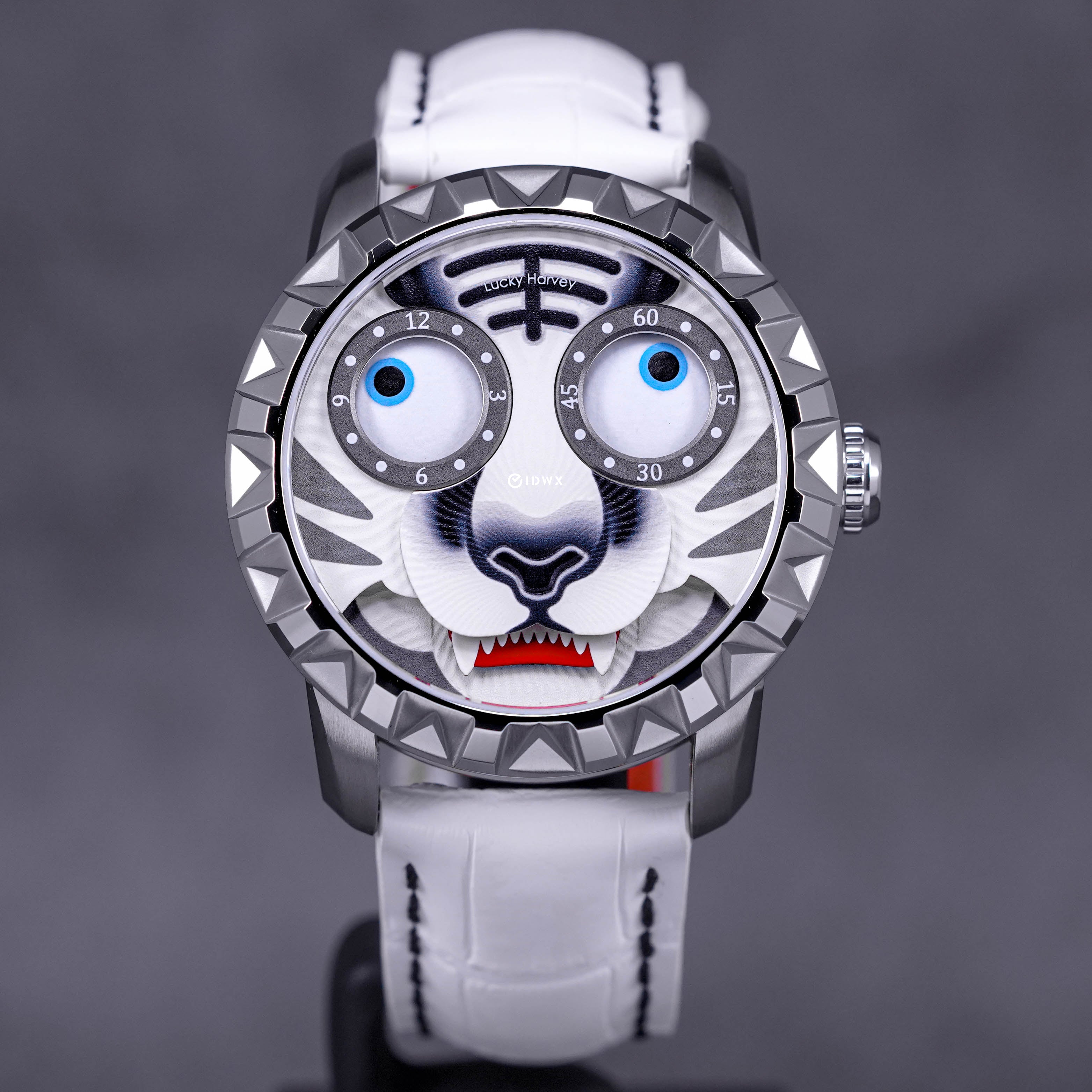 LUCKY HARVEY WHITE TIGER – kronometry.id